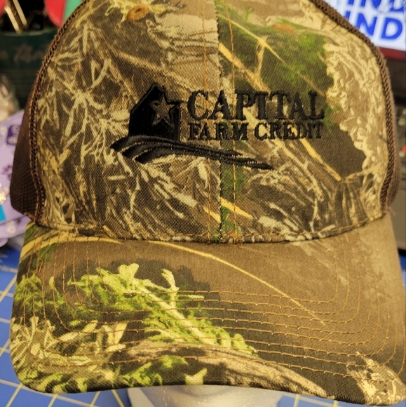 Realtree Camo Capital Farm Credit Mesh Adjustable Cap Hat - Picture 1 of 6